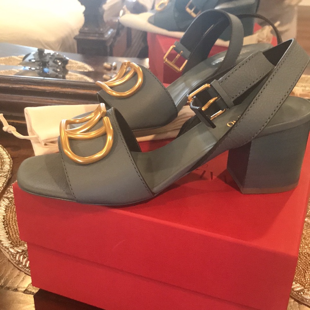 Valentino - Picture 4 of 10